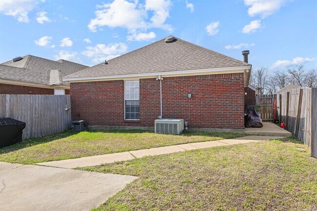 Foto del edificio - 1225 Westfield Ln
