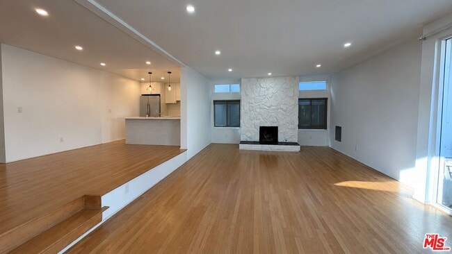 Building Photo - 25 Privateer St