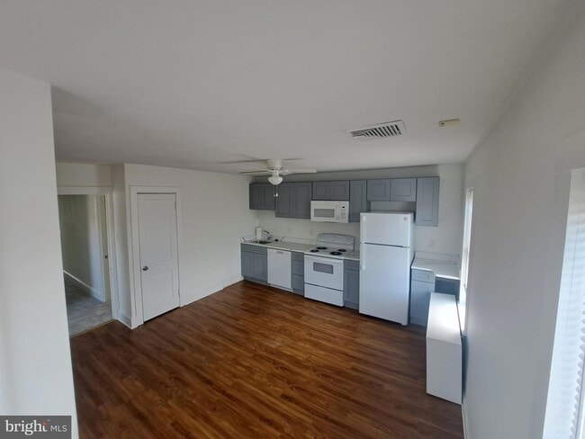 Building Photo - 129 Bellevue Ave