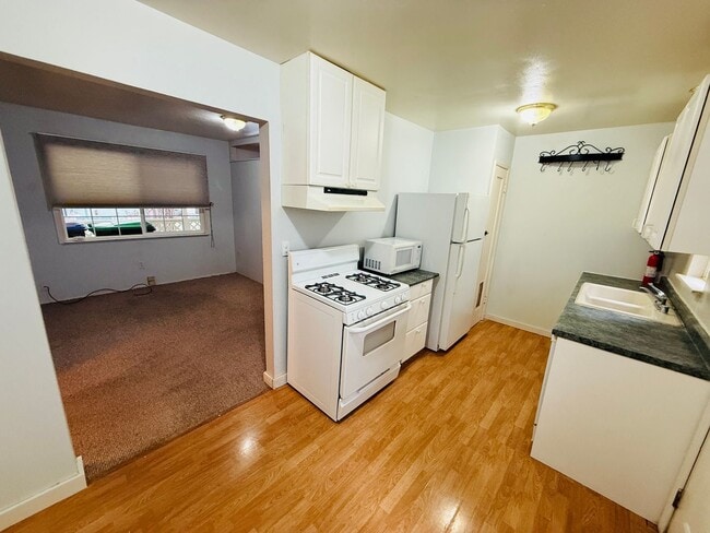 Building Photo - 2500 Elwood Ave