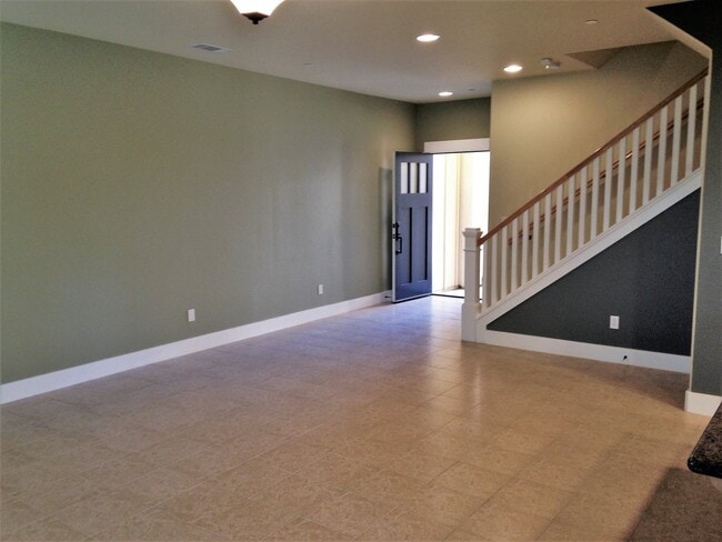Building Photo - Walnut Grove 3 Bedroom Townhouse