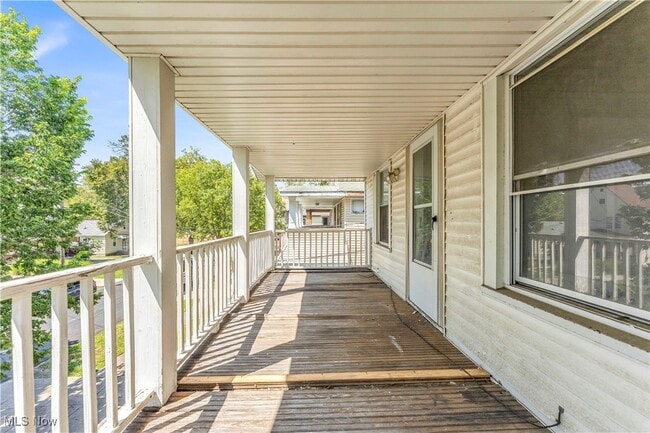Building Photo - 16115 Arcade Ave