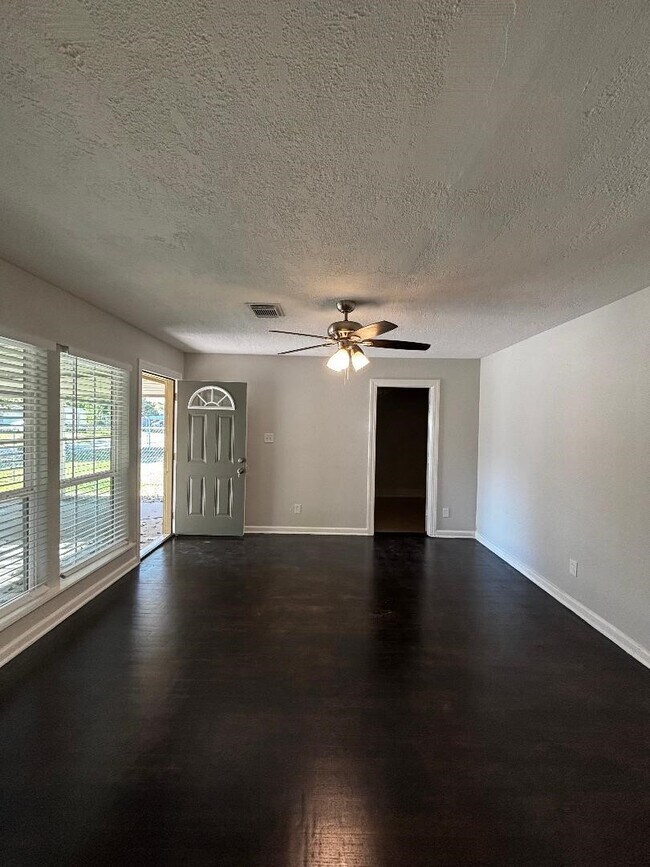 Building Photo - 5855 Beldart St