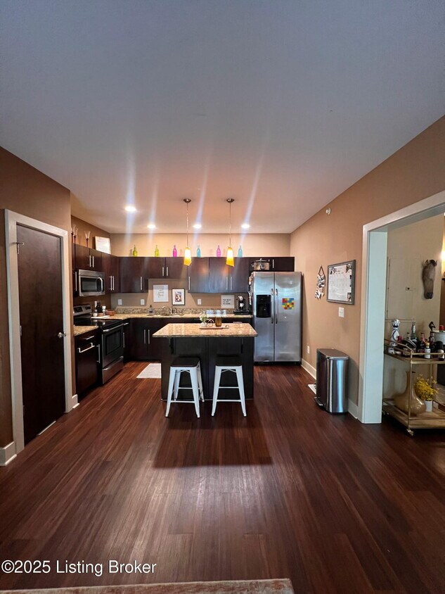 Foto principal - 830 E Main St