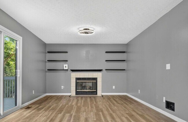 Foto del edificio - 8472 Kingsley Dr