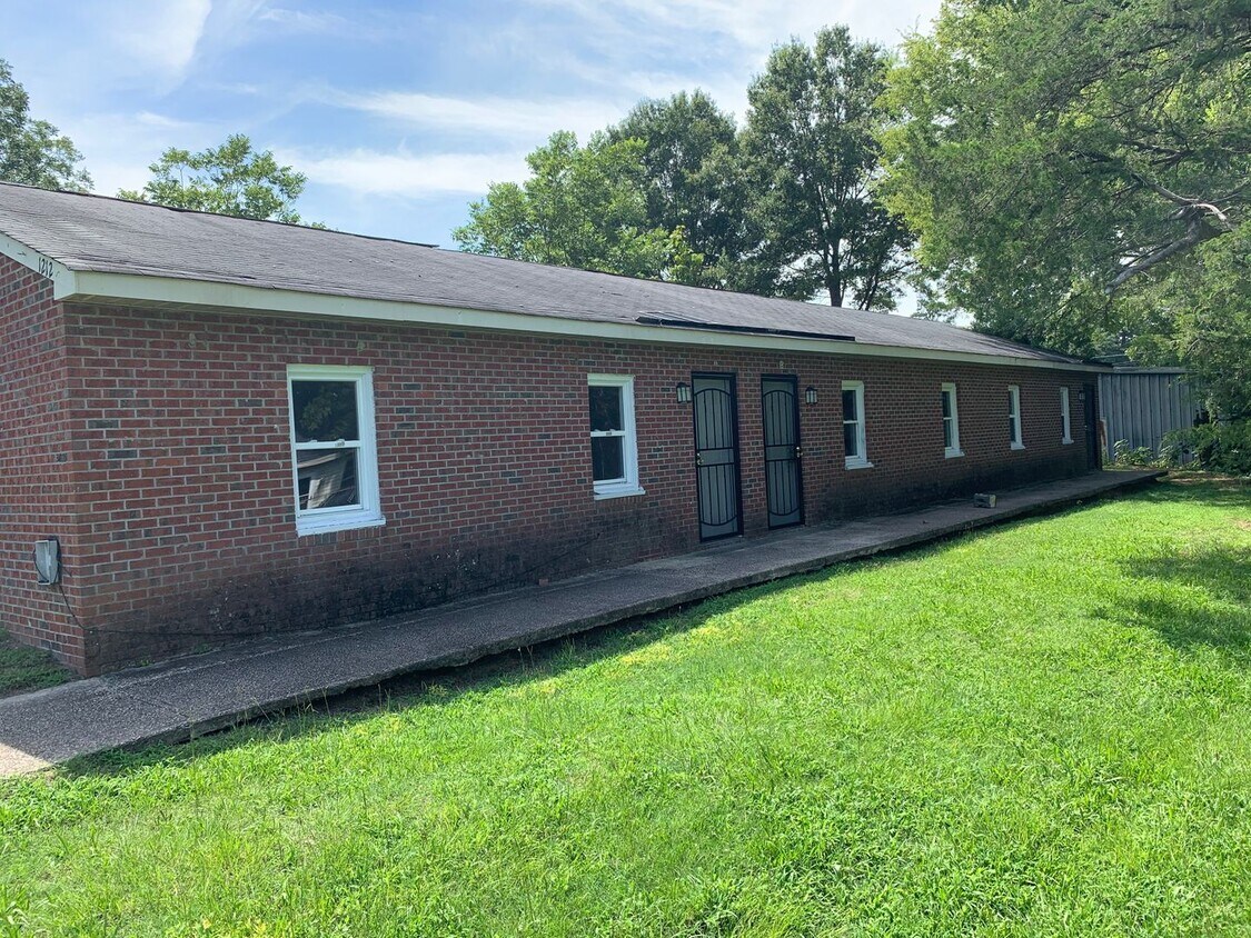 1212 SW Main St, Rocky Mount, NC 27803 Room for Rent in Rocky Mount