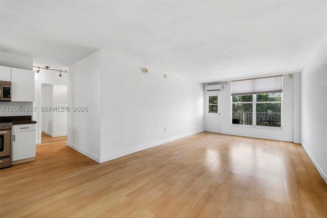 Building Photo - 1300 Lincoln Rd