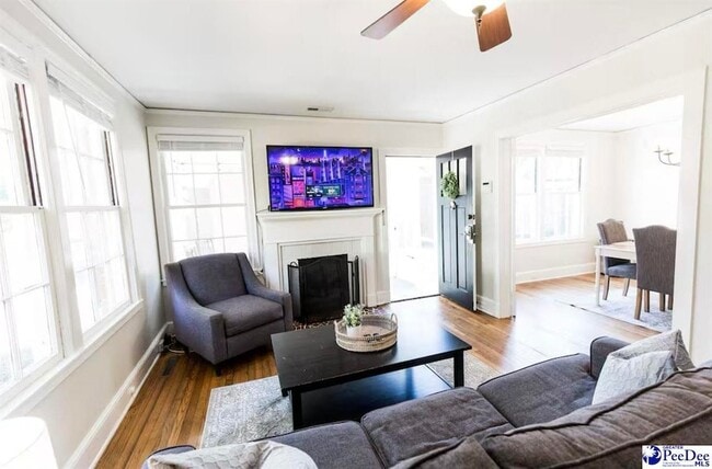 Building Photo - 1406 W King Ave