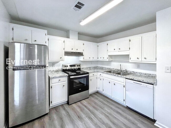 Building Photo - 437 Annie St