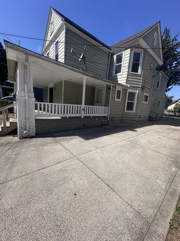 3414 Daisy Ave Cleveland, OH 44109 – photo 3