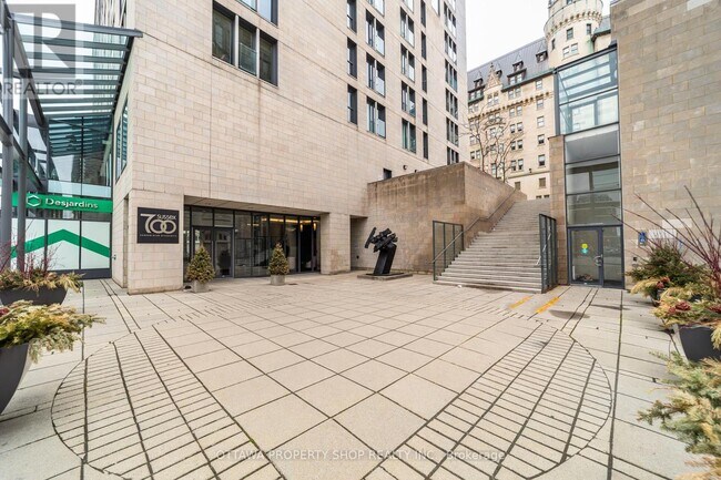 Photo du bâtiment - 700 Sussex Dr