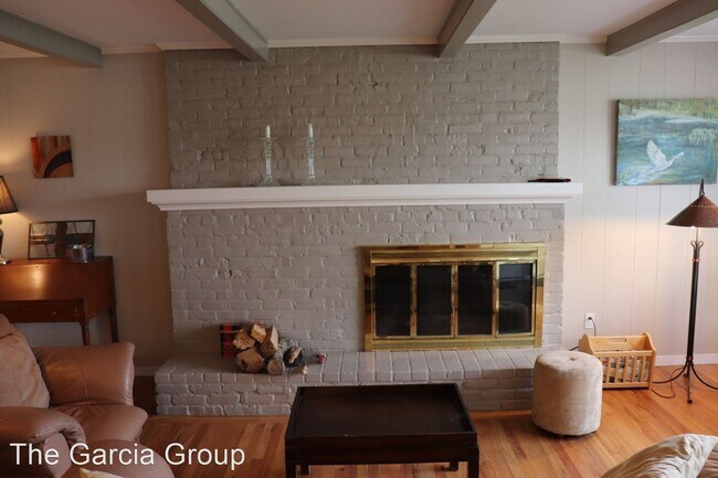 Building Photo - 2 br, 1 bath House - 55 Northshore Rd Unit 8