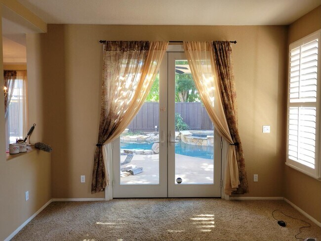 Foto del edificio - 1594 Dawnview Dr