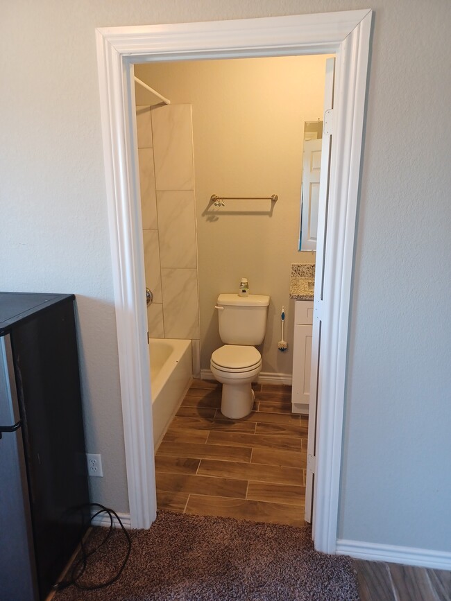 it's got a bathroom, baby! - 178 Moss Valley Dr