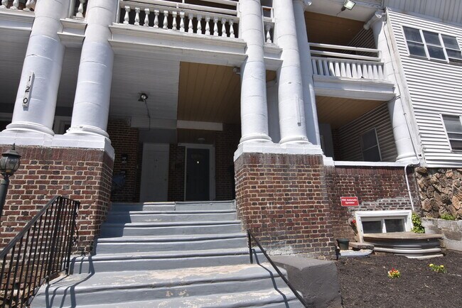 Building Photo - 118 S 46th St