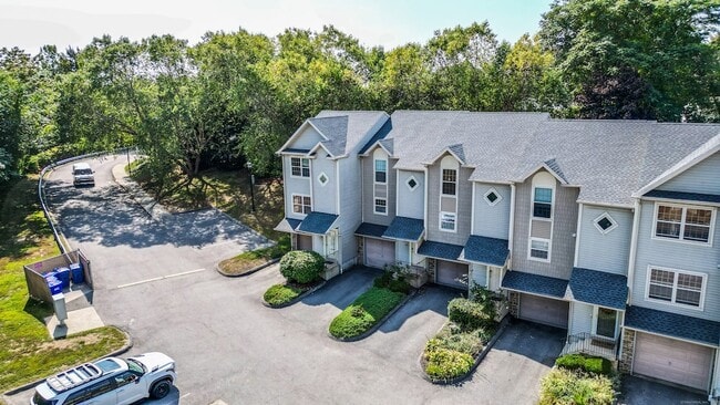 Building Photo - 19 Hawthorne Dr