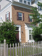 Building Photo - 8626 Sycamore Glen Ln