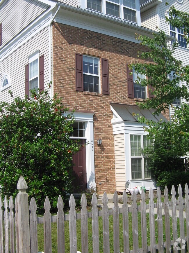 Building Photo - 8626 Sycamore Glen Ln