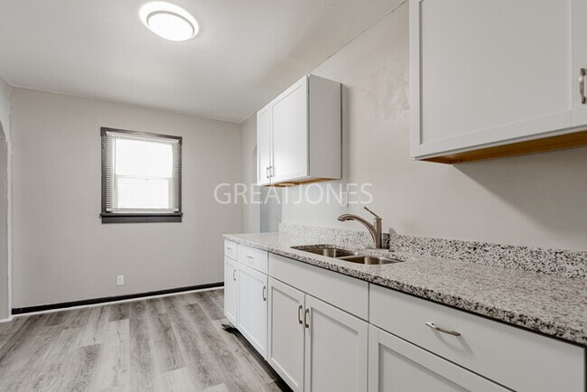 Building Photo - 419 E 37th St