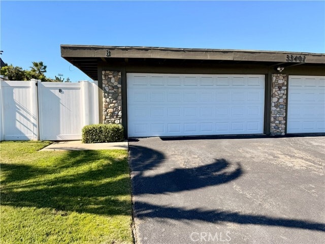 Building Photo - 33401 Nottingham Way