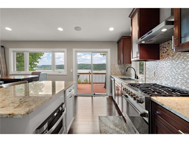 Building Photo - 118 Lakeside Dr