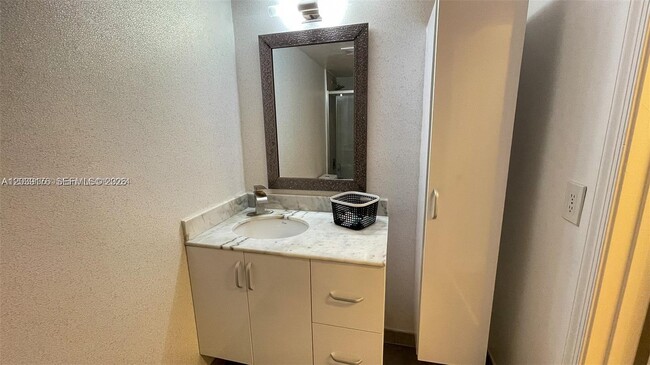 Building Photo - 1200 Brickell Bay Dr