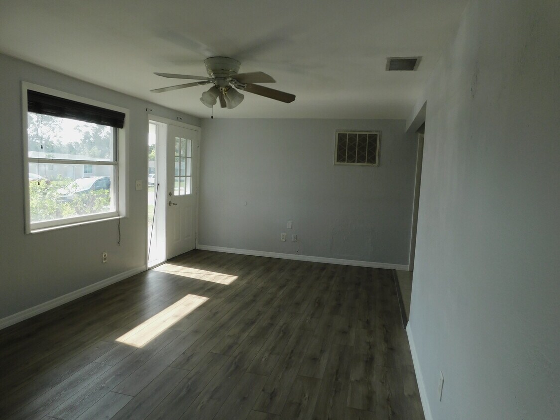Living rm - 2540 Chancery Dr