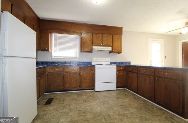 Building Photo - 16 Woodberry Dr