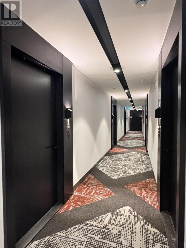 Building Photo - 470 Front St W