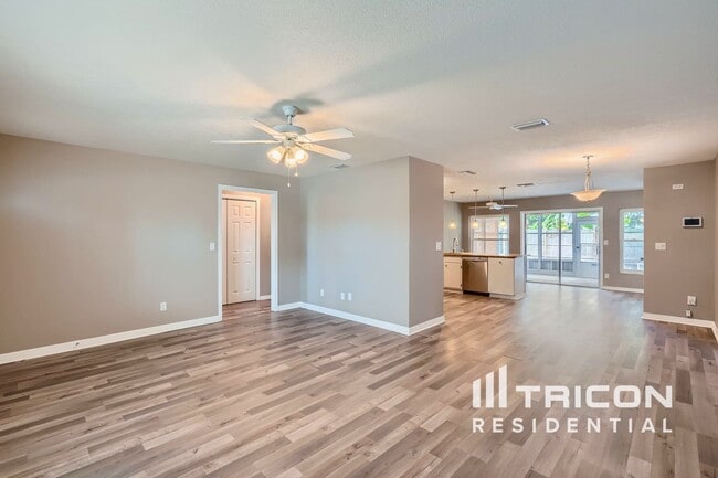 Building Photo - 7841 Shadow Run Dr