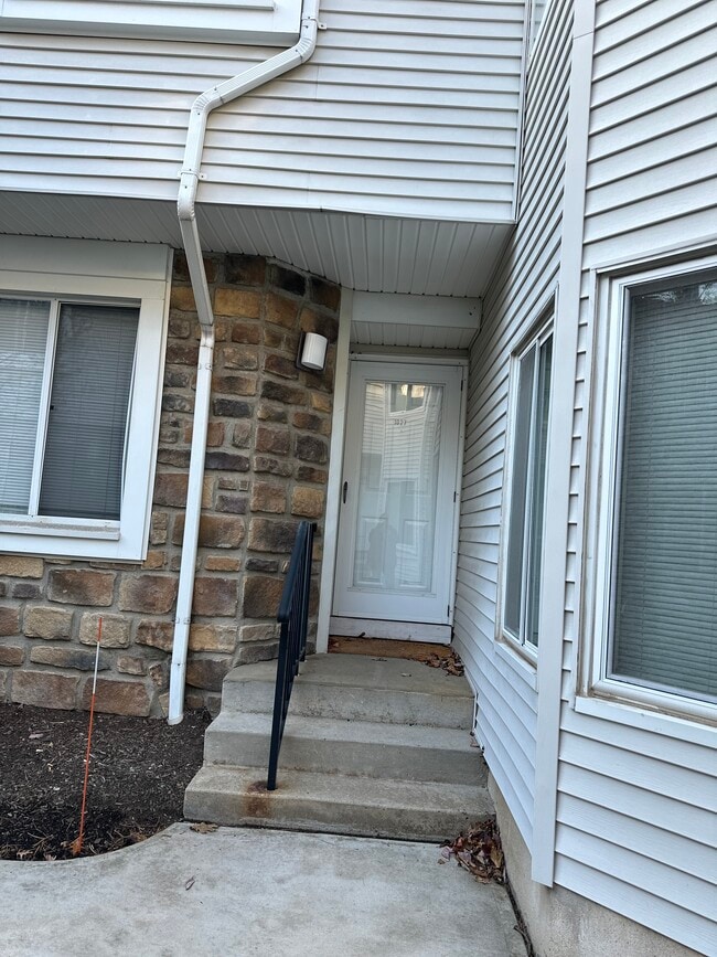 Foto del edificio - 1027 Schmidt Ln