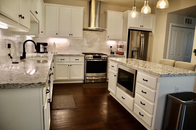 Building Photo - 3281 Crocker Dr