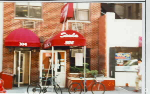 Building Photo - 304 E 78th St