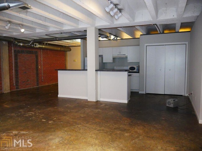 Foto del edificio - 105 Barnes Ave