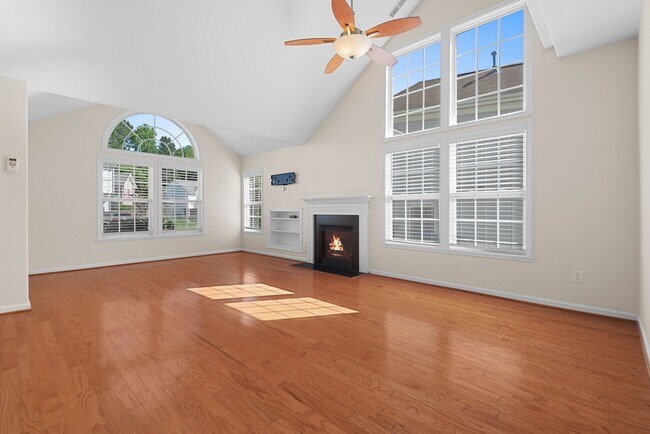 Foto del edificio - Spacious Single Family Home: Available Now