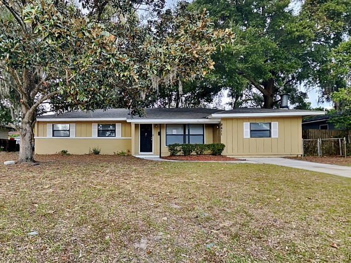 Foto principal - 8411 N Lostara Ave