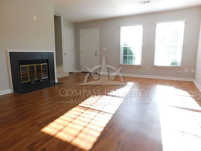 Foto del edificio - 245 Mill Creek Pl