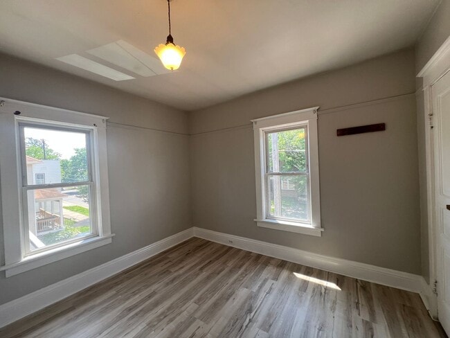 Building Photo - 703 Prospect Ave