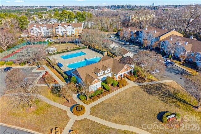 Foto del edificio - 16423 Golden River Ln