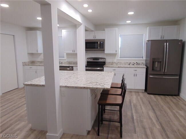 Foto del edificio - 1303 SW 16th Terrace