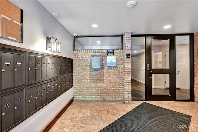 Building Photo - 5800 Oakwood Dr