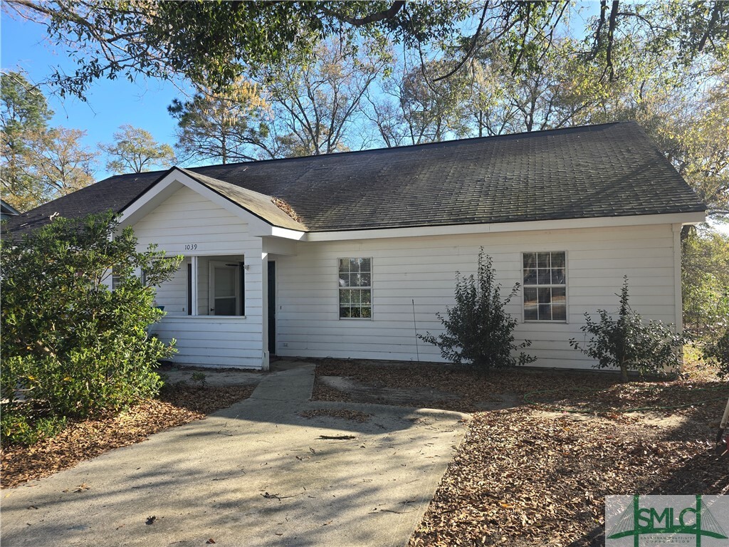 Primary Photo - 1039 N Ash St