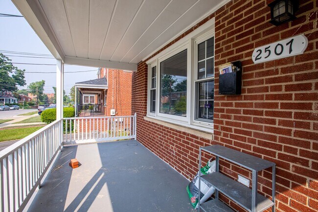 Foto del edificio - Amazing 3 BR/2.5 Semi-Detached Home in Tem...