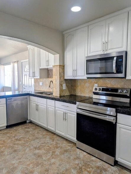 Building Photo - 1016 W Manhatton Dr