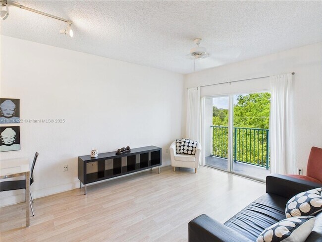 Foto del edificio - 6001 SW 70th St