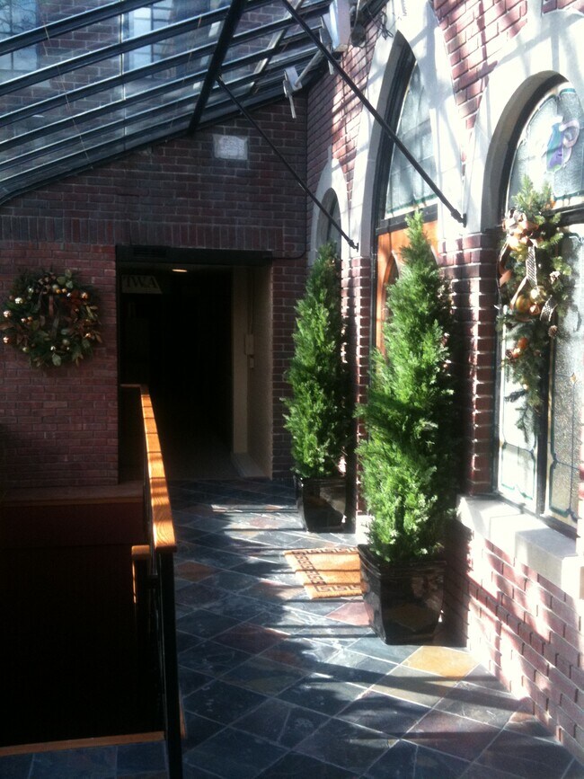 Building Photo - 30 Jay St