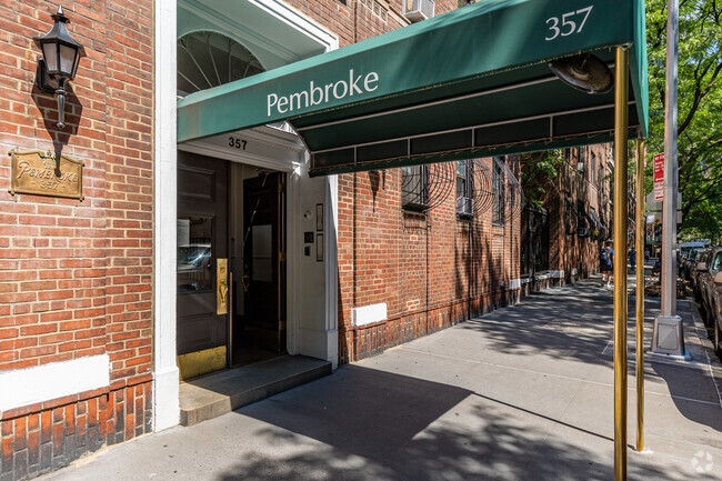 Entrada - The Pembroke