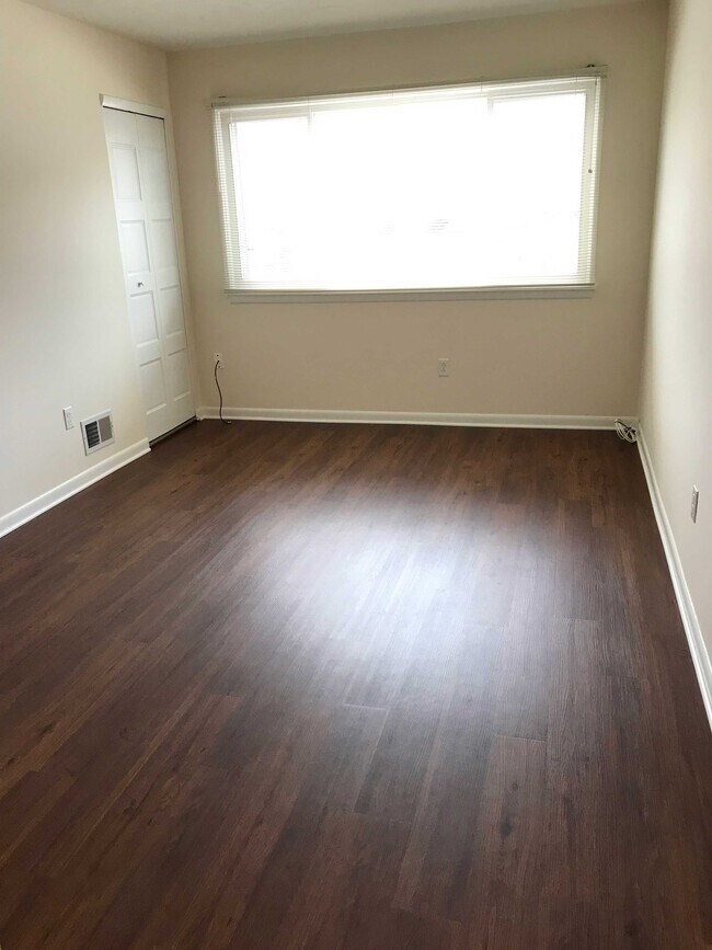 Foto del edificio - 620 Eastbrooke Ln