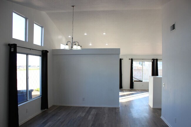 Building Photo - 44762 Shadowcrest Dr