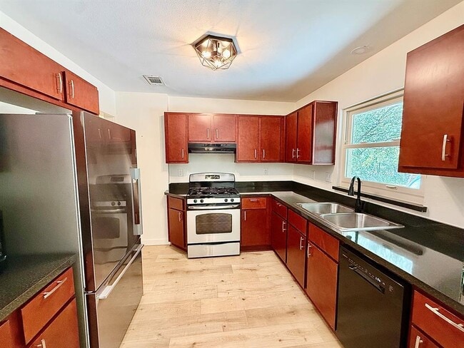 Building Photo - 7608 Tisdale Dr